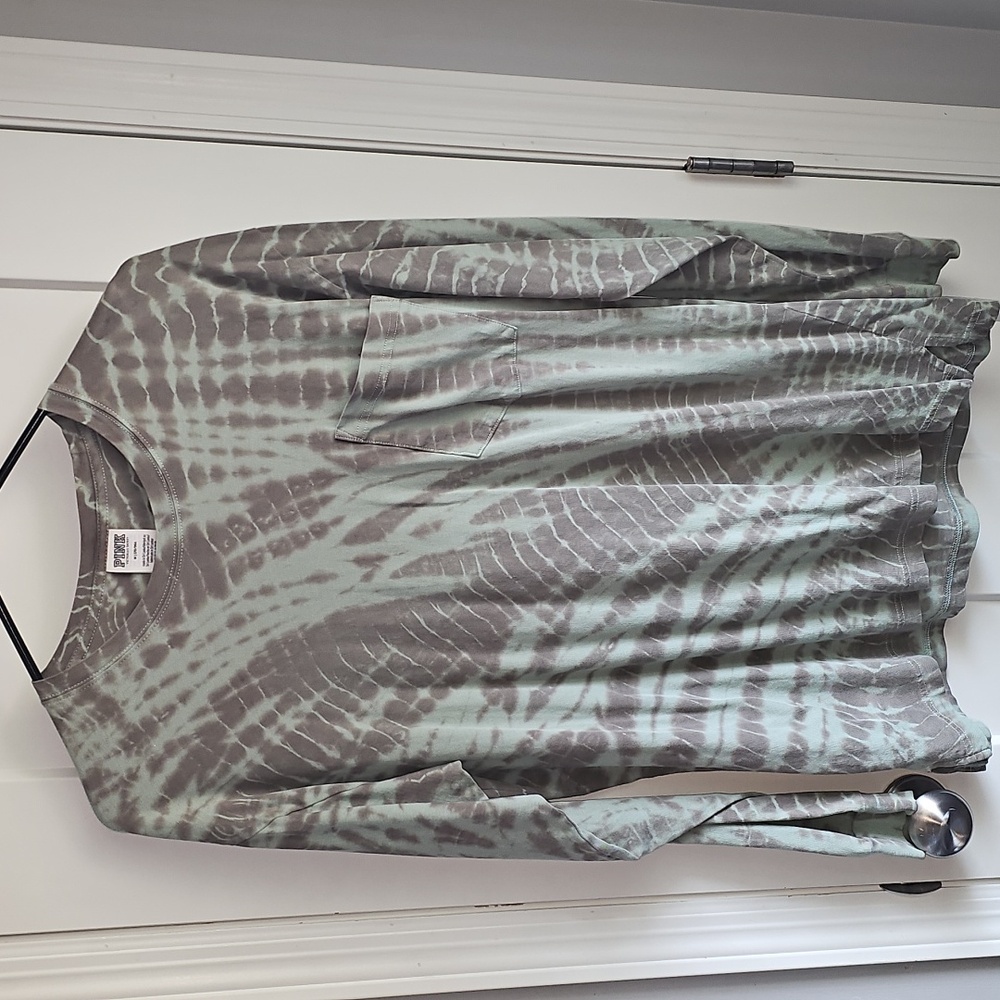 Womens sz medium VS PINK long sleeve tie dye top. Super nice.